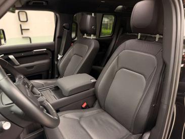 Land Rover Defender 110 X-Dynamic HSE 3.0 D MHEV D300 — photo 9