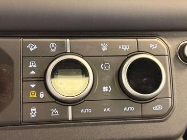 Land Rover Defender 90 D200 MHEV — photo 24