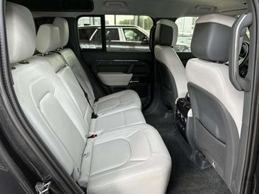 Land Rover Defender 110 X-Dynamic HSE P300e — photo 5