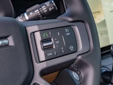 Land Rover Defender 90 D200 MHEV — photo 23