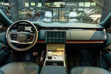 Land Rover Range Rover P550e — photo 33
