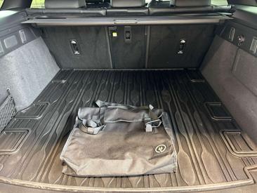 Land Rover Range Rover Velar P400e — photo 30