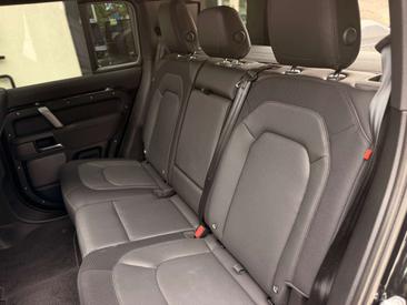 Land Rover Defender 110 X-Dynamic HSE 3.0 D MHEV D300 — photo 11