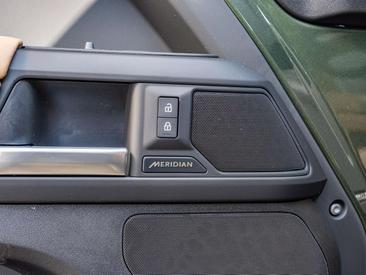 Land Rover Defender 90 D200 MHEV — photo 25