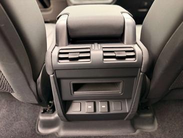 Land Rover Defender 110 X-Dynamic HSE 3.0 D MHEV D300 — photo 12