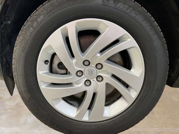 Land Rover Discovery Sport P300e PHEV R-Dynamic — photo 10