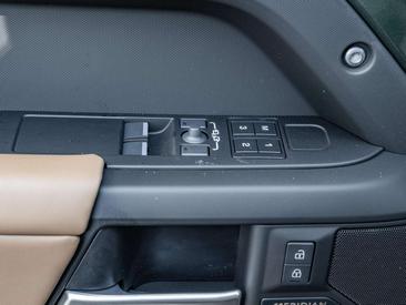 Land Rover Defender 90 D200 MHEV — photo 26