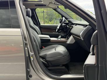 Land Rover Range Rover D300 — photo 16