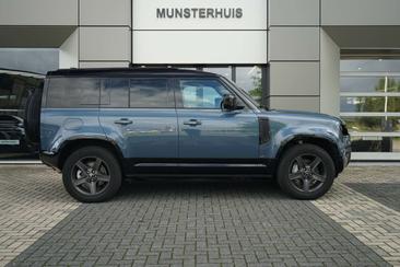 Land Rover Defender 110 X-Dynamic SE 2.0 P300e — photo 12