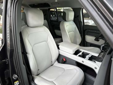 Land Rover Defender 110 X-Dynamic HSE P300e — photo 10