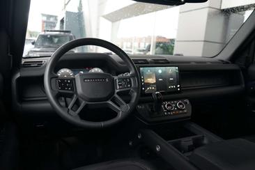 Land Rover Defender 110 X-Dynamic SE 2.0 P300e — photo 13