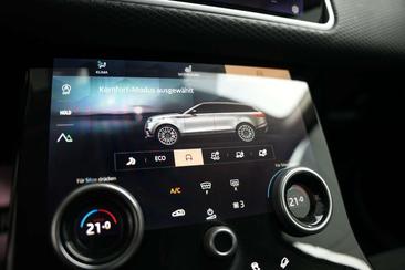Land Rover Range Rover Velar — photo 16
