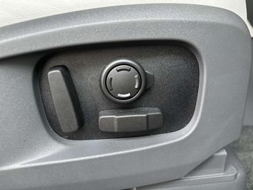 Land Rover Defender 110 X-Dynamic HSE P300e — photo 11