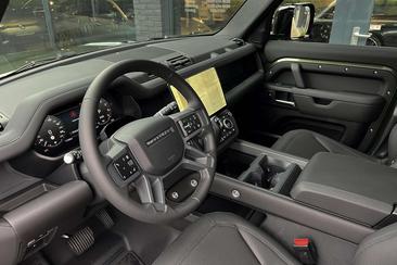 Land Rover Defender 110 P300e X-Dynamic I URBAN Widetrack — photo 4