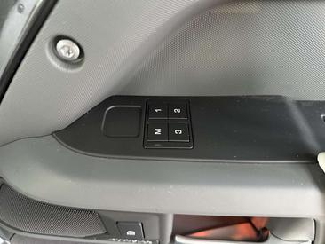 Land Rover Defender 110 X-Dynamic HSE P300e — photo 12