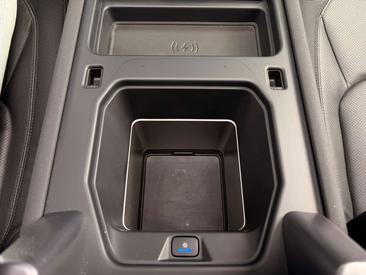 Land Rover Defender 110 X-Dynamic HSE 3.0 D MHEV D300 — photo 17