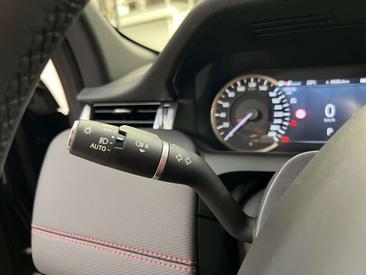 Land Rover Discovery Sport P300e PHEV R-Dynamic — photo 15