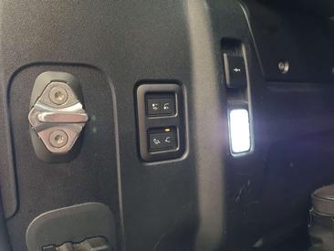 Land Rover Defender 130 D300 MHEV — photo 25