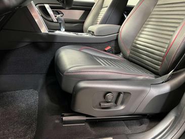 Land Rover Discovery Sport P300e PHEV R-Dynamic — photo 16