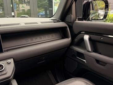 Land Rover Defender 110 X-Dynamic HSE 3.0 D MHEV D300 — photo 19