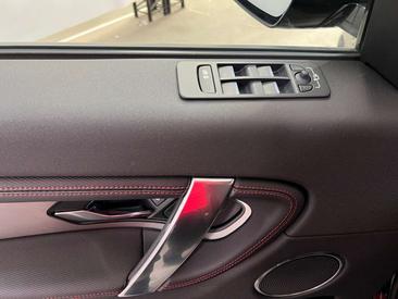 Land Rover Discovery Sport P300e PHEV R-Dynamic — photo 17