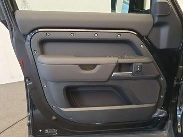 Land Rover Defender 130 D300 MHEV — photo 27