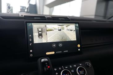 Land Rover Defender 110 X-Dynamic SE 2.0 P300e — photo 20