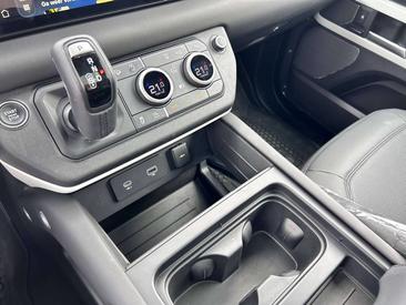 Land Rover Defender 90 SE 3.0 D MHEV D200 — photo 11