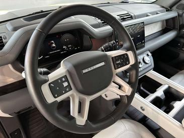 Land Rover Defender 110 X-Dynamic HSE P300e — photo 17