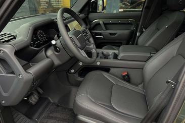 Land Rover Defender 110 P300e X-Dynamic I URBAN Widetrack — photo 11