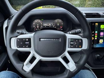 Land Rover Defender 90 3.0D — photo 18