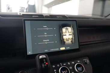 Land Rover Defender 110 X-Dynamic SE 2.0 P300e — photo 22