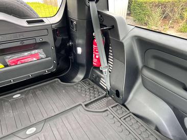 Land Rover Defender 90 SE 3.0 D MHEV D200 — photo 14