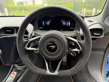 McLaren Artura — photo 10