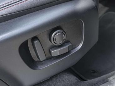 Land Rover Discovery Sport P250 R-Dyn SE BLACK-PACK PANO — photo 16