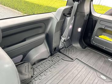 Land Rover Defender 90 SE 3.0 D MHEV D200 — photo 15