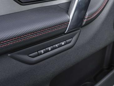 Land Rover Discovery Sport P250 R-Dyn SE BLACK-PACK PANO — photo 17