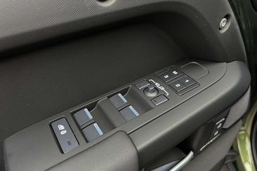 Land Rover Defender 110 P300e X-Dynamic I URBAN Widetrack — photo 13