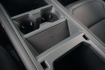 Land Rover Defender 110 X-Dynamic SE 2.0 P300e — photo 24