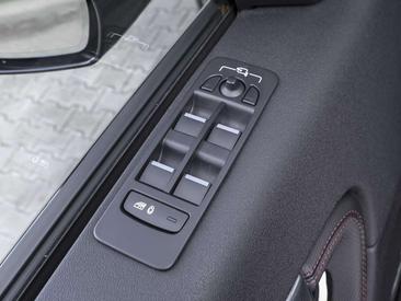 Land Rover Discovery Sport P250 R-Dyn SE BLACK-PACK PANO — photo 18