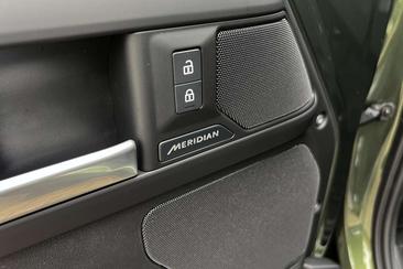Land Rover Defender 110 P300e X-Dynamic I URBAN Widetrack — photo 14