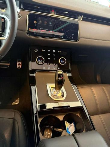 Land Rover Range Rover Evoque P300e R-Dynamic S — photo 14