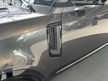 Land Rover Defender 110 X-Dynamic HSE P300e — photo 22