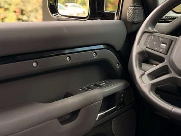 Land Rover Defender 110 X-Dynamic HSE 3.0 D MHEV D300 — photo 26