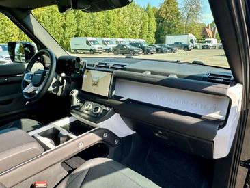 Land Rover Defender 110 P330e HYBRID — photo 11