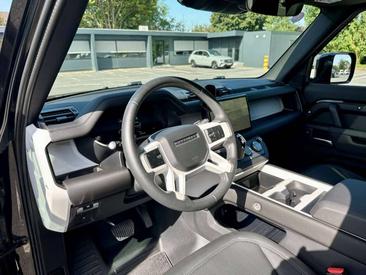 Land Rover Defender 110 P330e HYBRID — photo 12