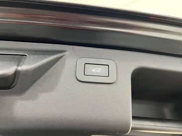 Land Rover Discovery Sport P300e PHEV R-Dynamic — photo 24