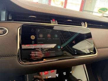 Land Rover Range Rover Evoque P300e R-Dynamic S — photo 17