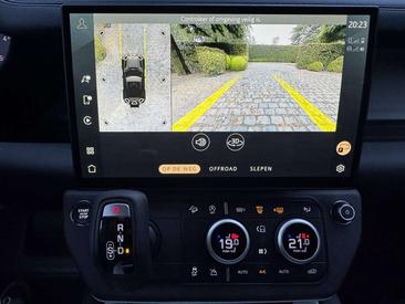 Land Rover Defender 90 3.0D — photo 25