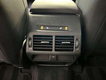 Land Rover Discovery Sport P300e PHEV R-Dynamic — photo 26